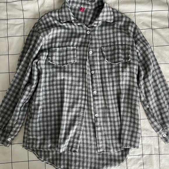 YesStyle Grayish Blue Plaid Oversized Flannel. Size Small but fits like a Medium - Picture 1 of 3